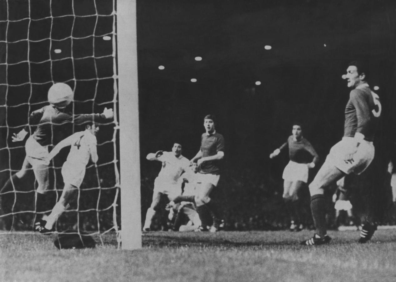 Imagen Gol de Juan Ramón Verón a Manchester United para que Estudiantes sea campeón del mundo.