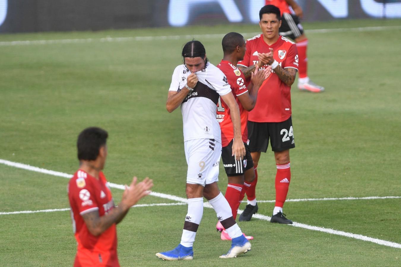 Imagen Se va la leyenda: Daniel Vega le puso fin a su carrera como profesional (Luna Alfredo-Télam)