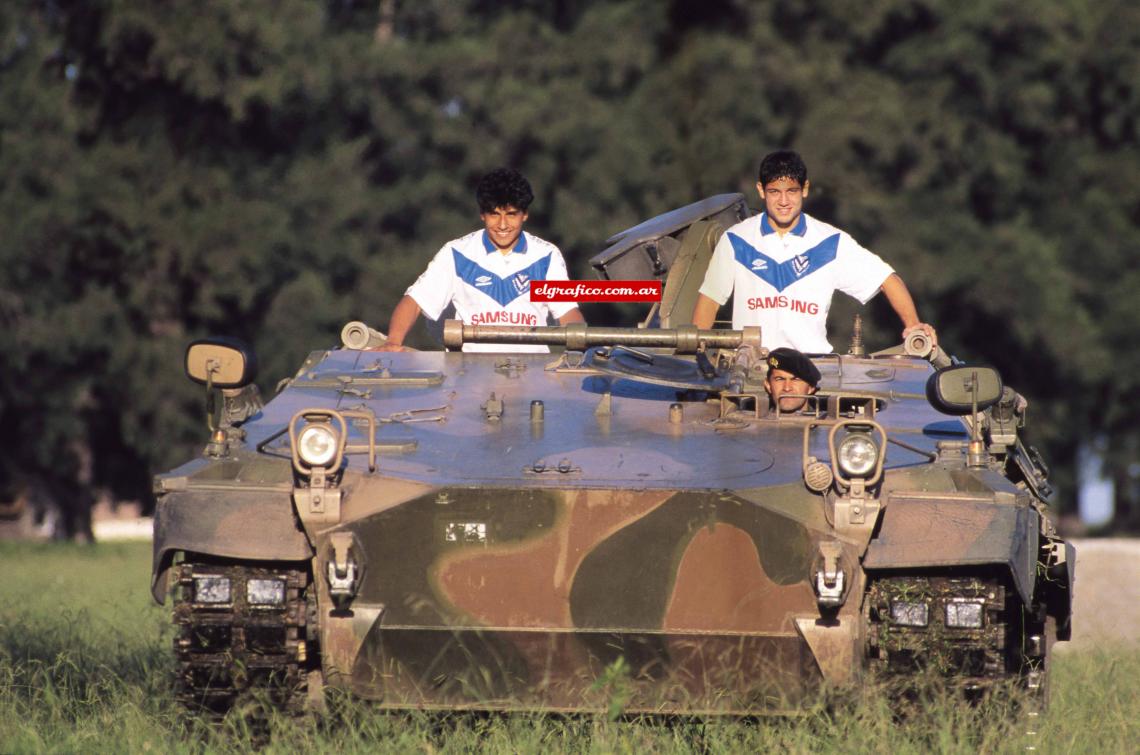 Imagen Producción con el Turu Flores, los dos tanques de Vélez.