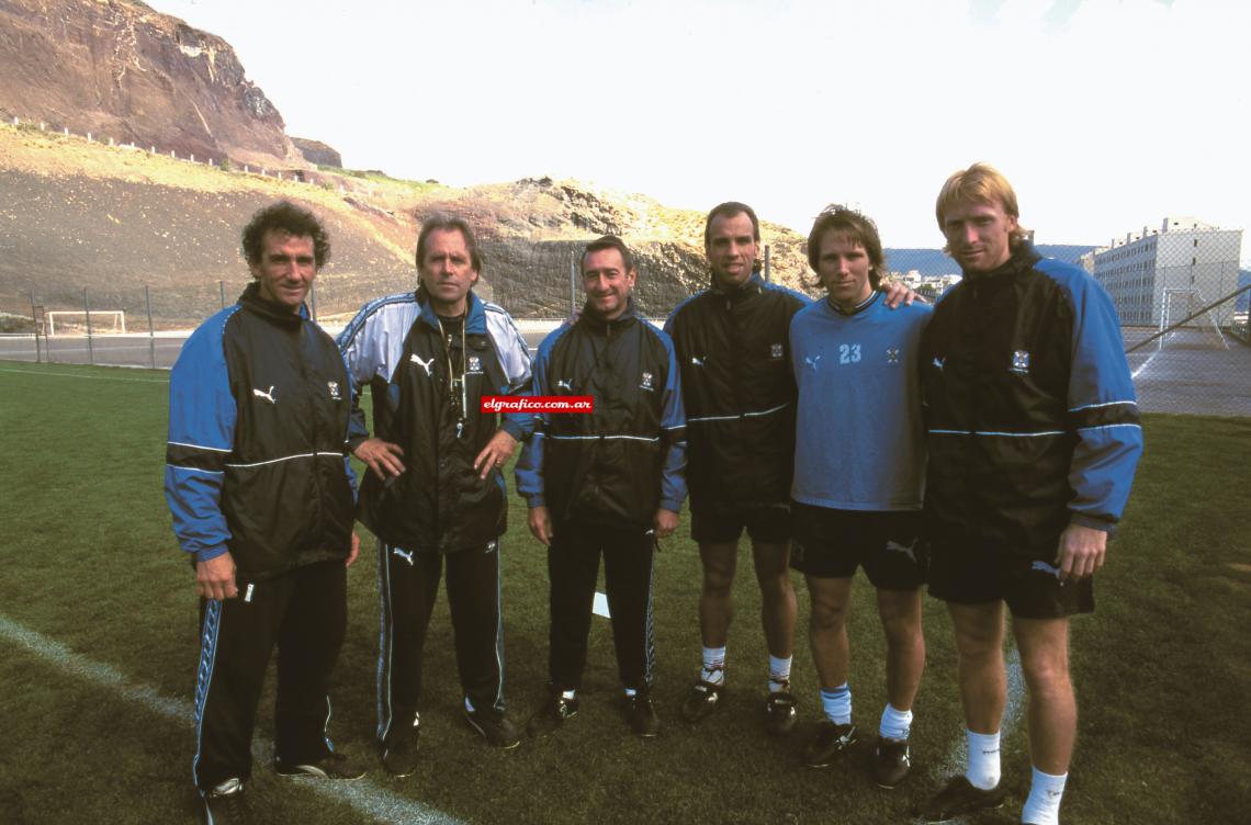 Imagen En Tenerife, con Víctor Marchesini, de ayudante, y varios argentinos: Navarro Montoya, Basavilbaso y Lussenhoff.