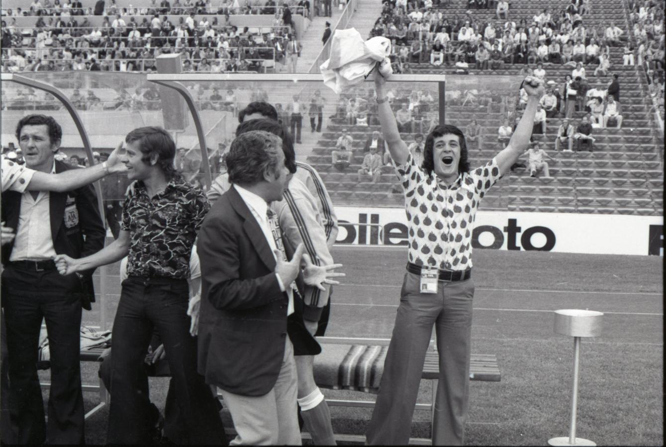 Imagen René Houseman, en el festejo tras la goleada ante Haití.