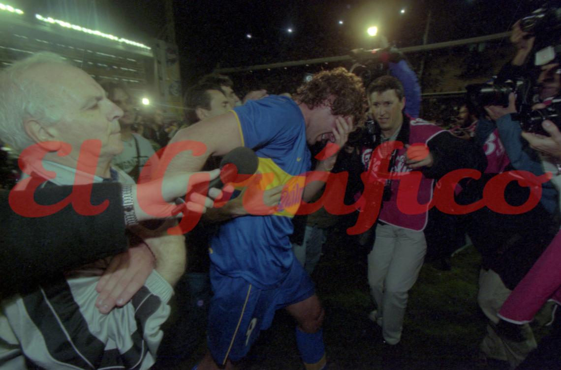 Imagen El llanto y la emoción de Palermo al dejar el campo envuelto en una ovación