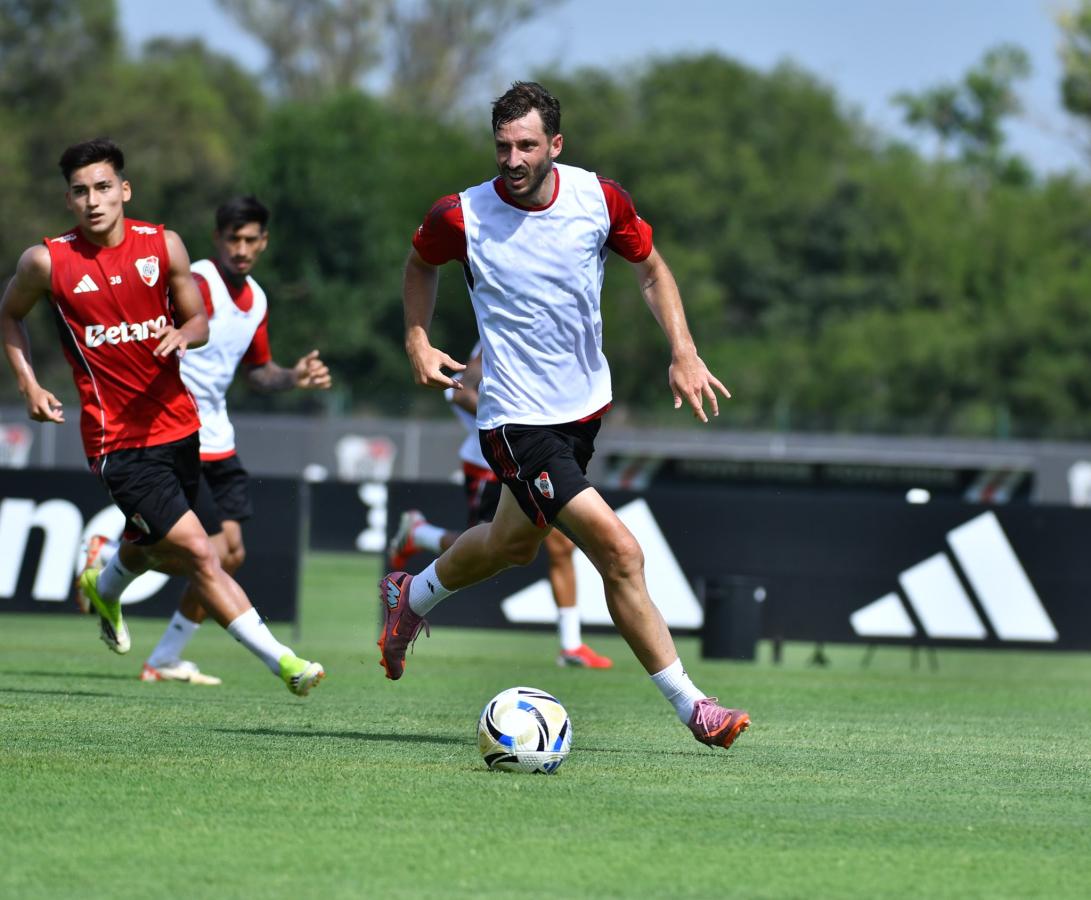 Imagen Matías Viña ya está listo para volver en River tras cumplir la fecha de suspensión.