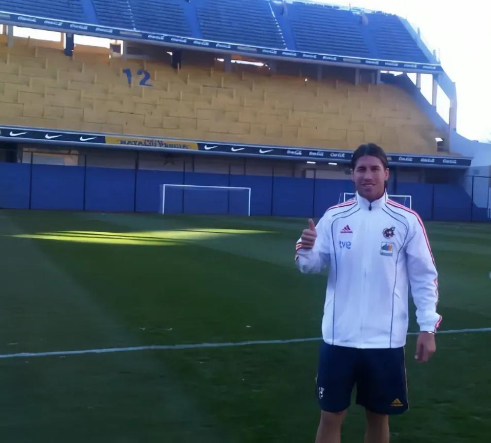 Imagen Un joven Sergio Ramos en la Bombonera, estadio en el que desea jugar.