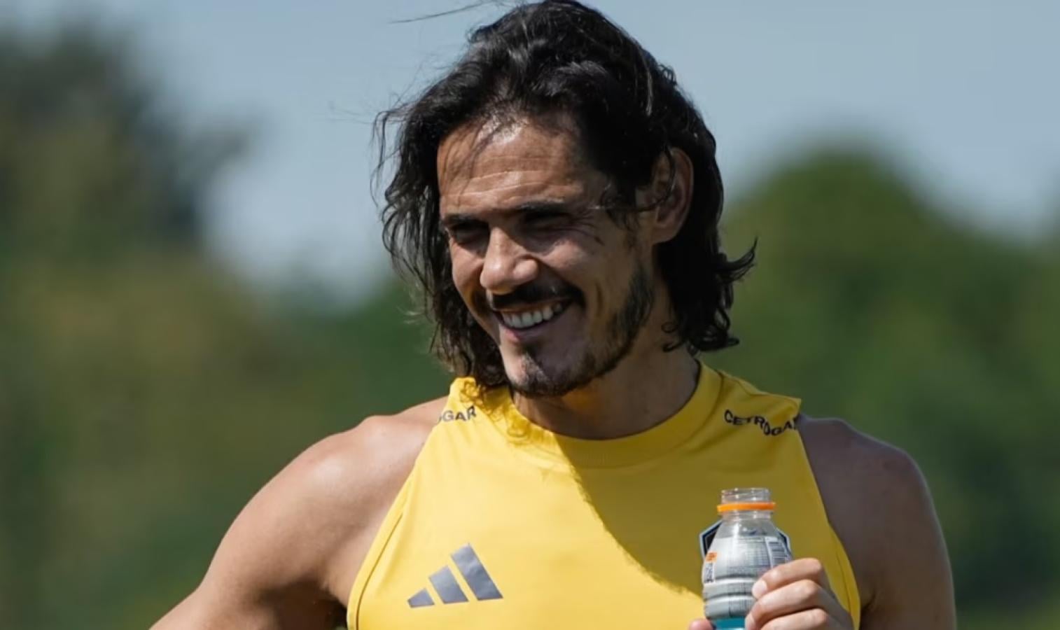 Imagen Cavani: primer entrenamiento a la par del grupo desde que se inició el año.