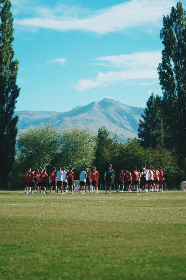 Imagen River y una bella postal de su pretemporada en San Martín de los Andes.