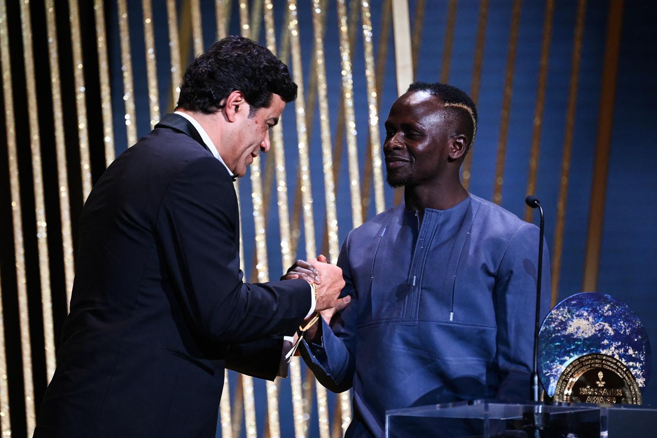 Imagen Reconocimiento a la conciencia social de Sadio Mané en la entrega del Balón de Oro 2022 (FRANCK FIFE / AFP)