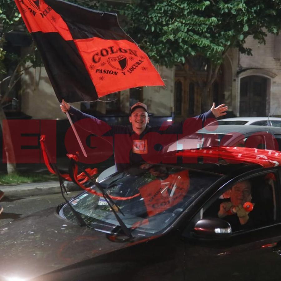Imagen Todo negro y rojo