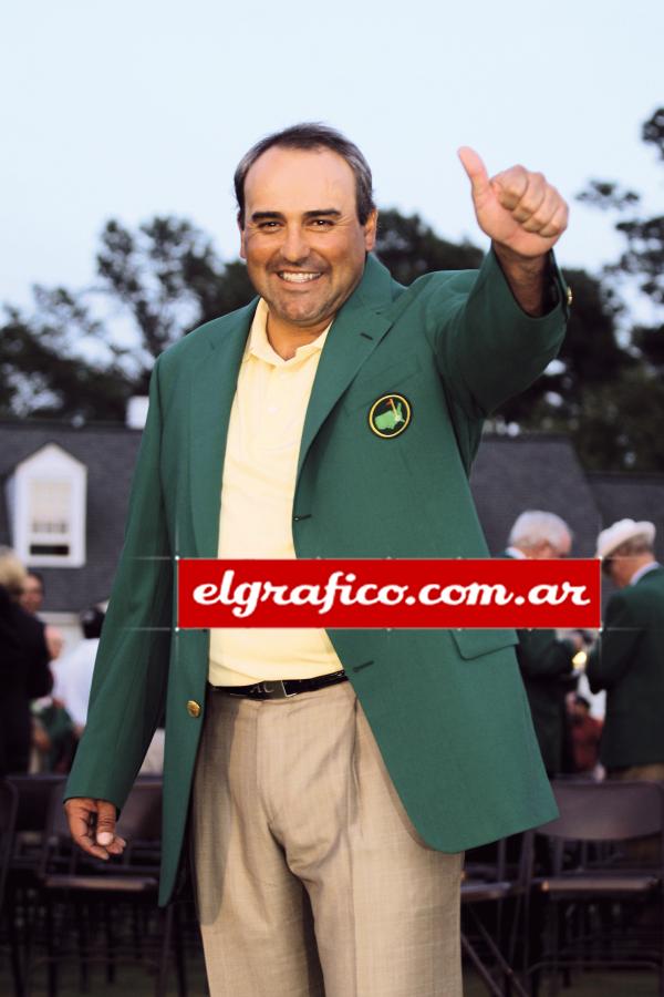 El Pato, el saco y el pulgar arriba. Cabrera ganó el Masters de Augusta en uno de los grandes impactos de 2009.