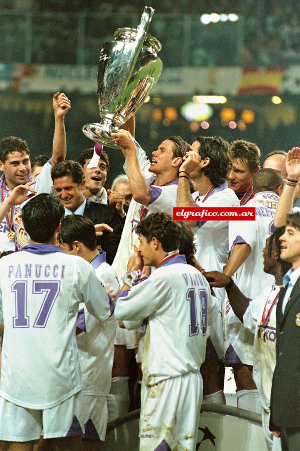 Imagen Con el Madrid ganó seis títulos: aquí, la primera de las dos Champions, ante la Juventus.
