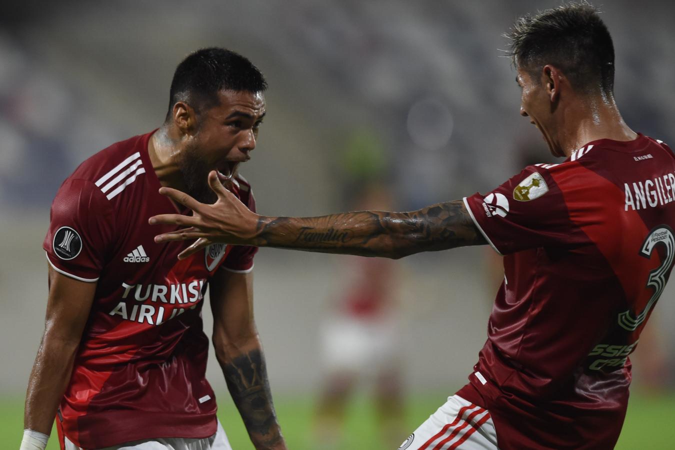 Centro de Angileri, cabezazo de Díaz. Los protagonistas del tanto del empate, felices tras la obra consumada. Foto: @RiverPlate