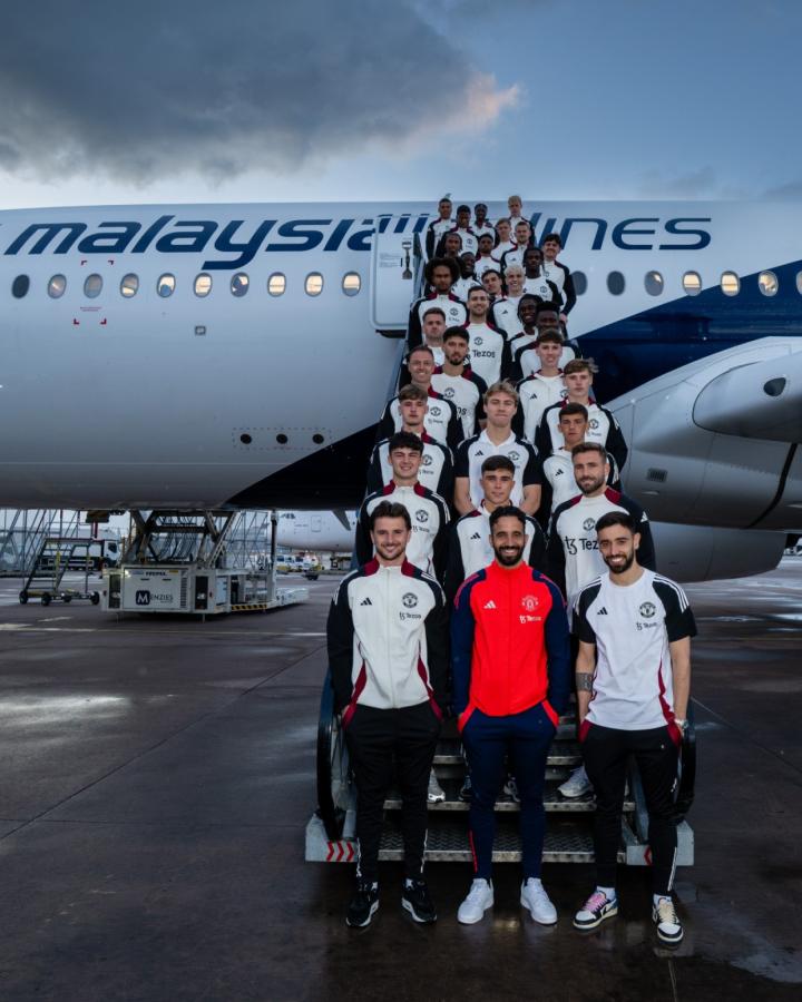 Imagen Garnacho, en la foto del plantel que viajó a la pretemporada de Manchester United.