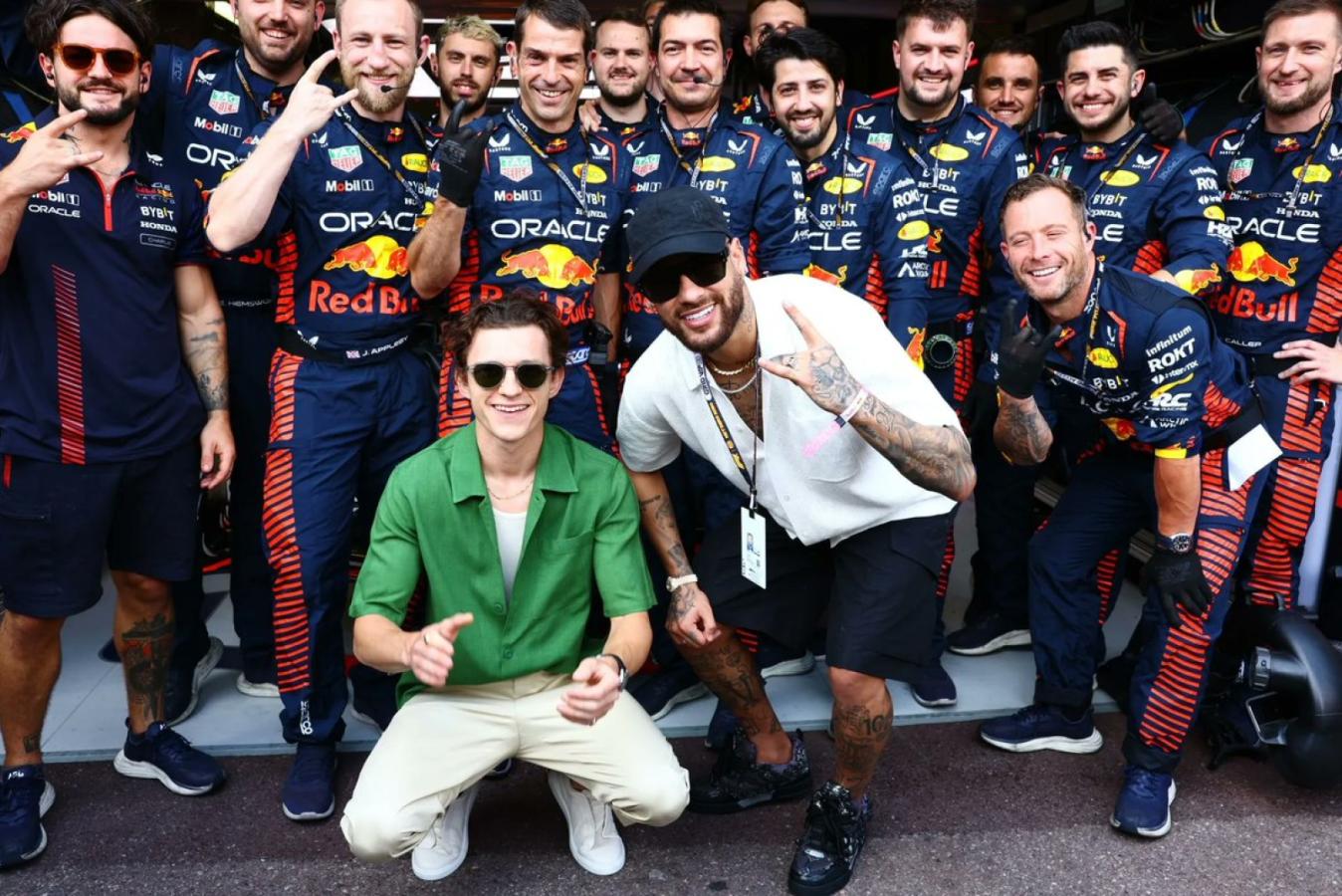 Imagen El brasileño se tomó fotos, entre otros, con el actor Tom Holland.