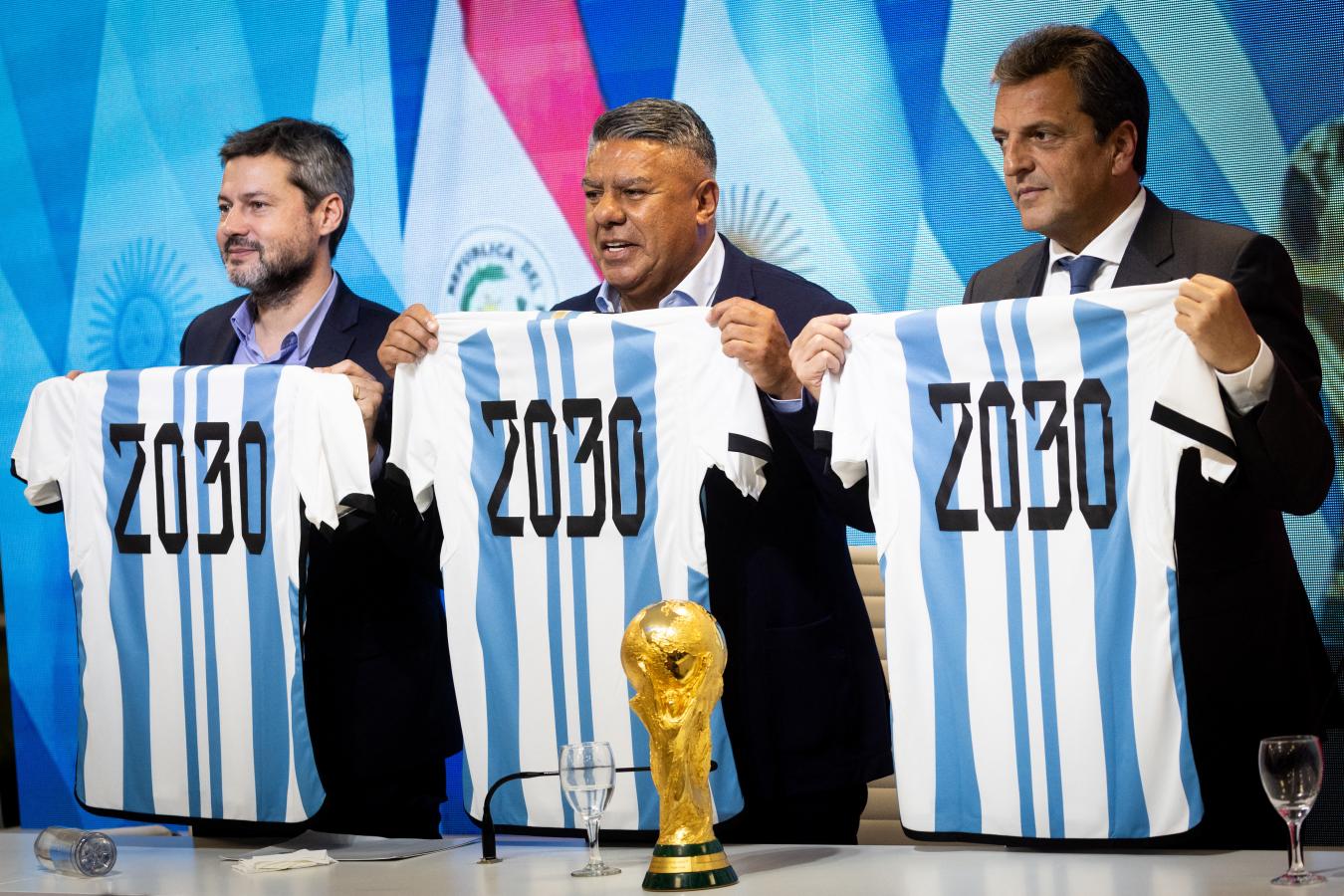 Imagen Lammens, Tapia y Massa, en conferencia de prensa.