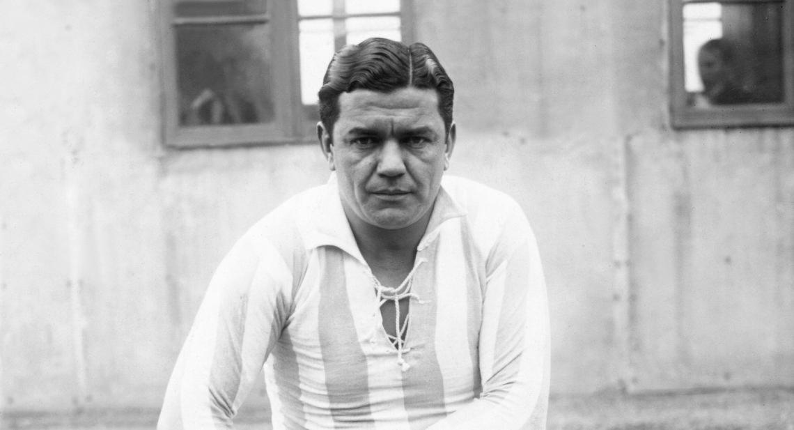 Imagen Manuel "la Chancha" Seoane con la camiseta de la Selección Argentina con la ganó los sudamericanos de 1925, 1927 y 1929. Siempre fue acusado por exceso de peso pero Seoane fue, para muchos, el mejor delantero de su época. 