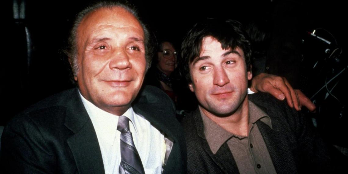 Robert De Niro vivió junto a La Motta, aprendió su técnica boxística y ganó el Oscar como el mejor actor del año por su labor. 