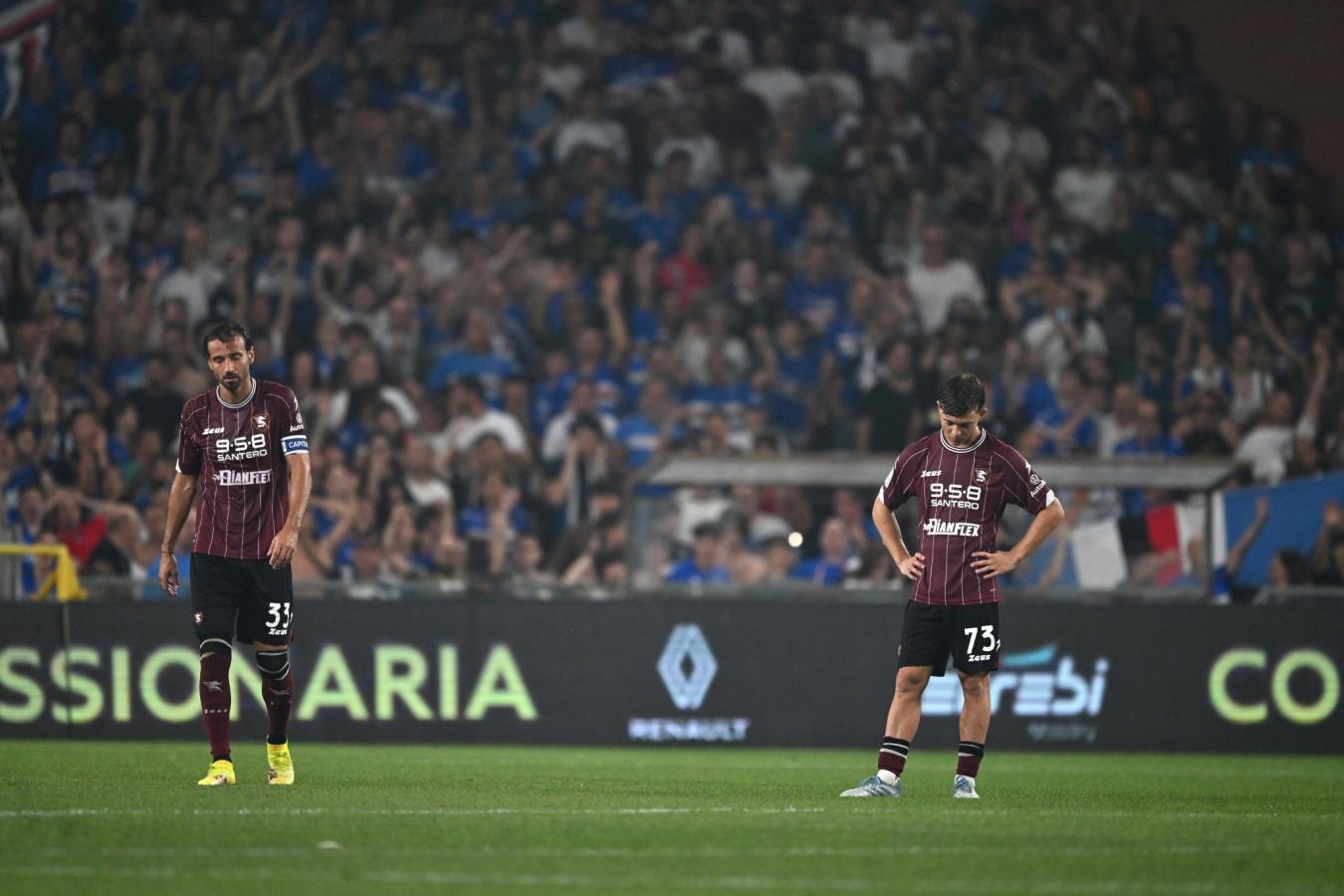 Imagen Salernitana perdió 2-0 en Génova, sufrió una intoxicación masiva y pidió postergar la vuelta.