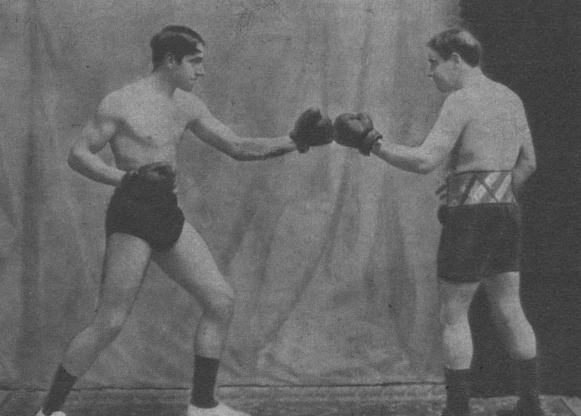Imagen En una foto histórica, como todas las que consigue nuestro colaborador Peacan del Sar, aparece el profesor Donnally (derecha) dando una lección a su mejor alumno, el doctor Benito Negar Arachorena, aficionado de mérito.