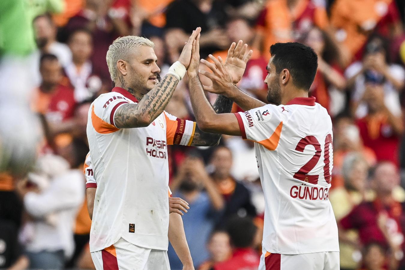 Imagen Festejan Icardi y Gundogan una nueva victoria de Galatasaray.