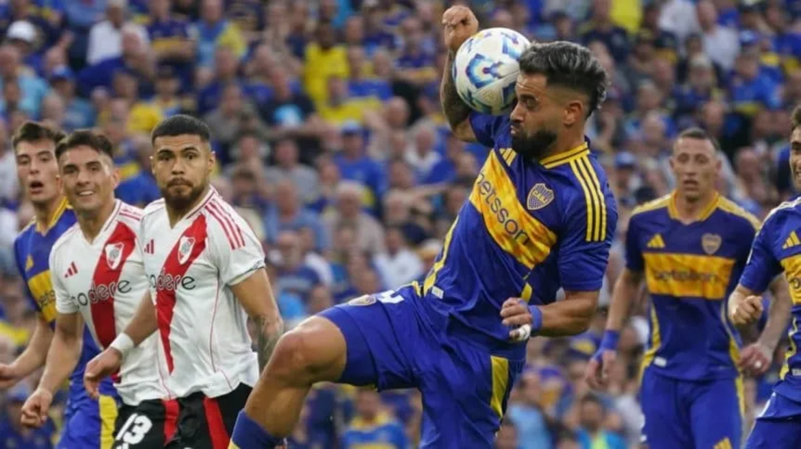 Imagen de Los polémicos fallos de Nicolás Ramírez en el último Superclásico