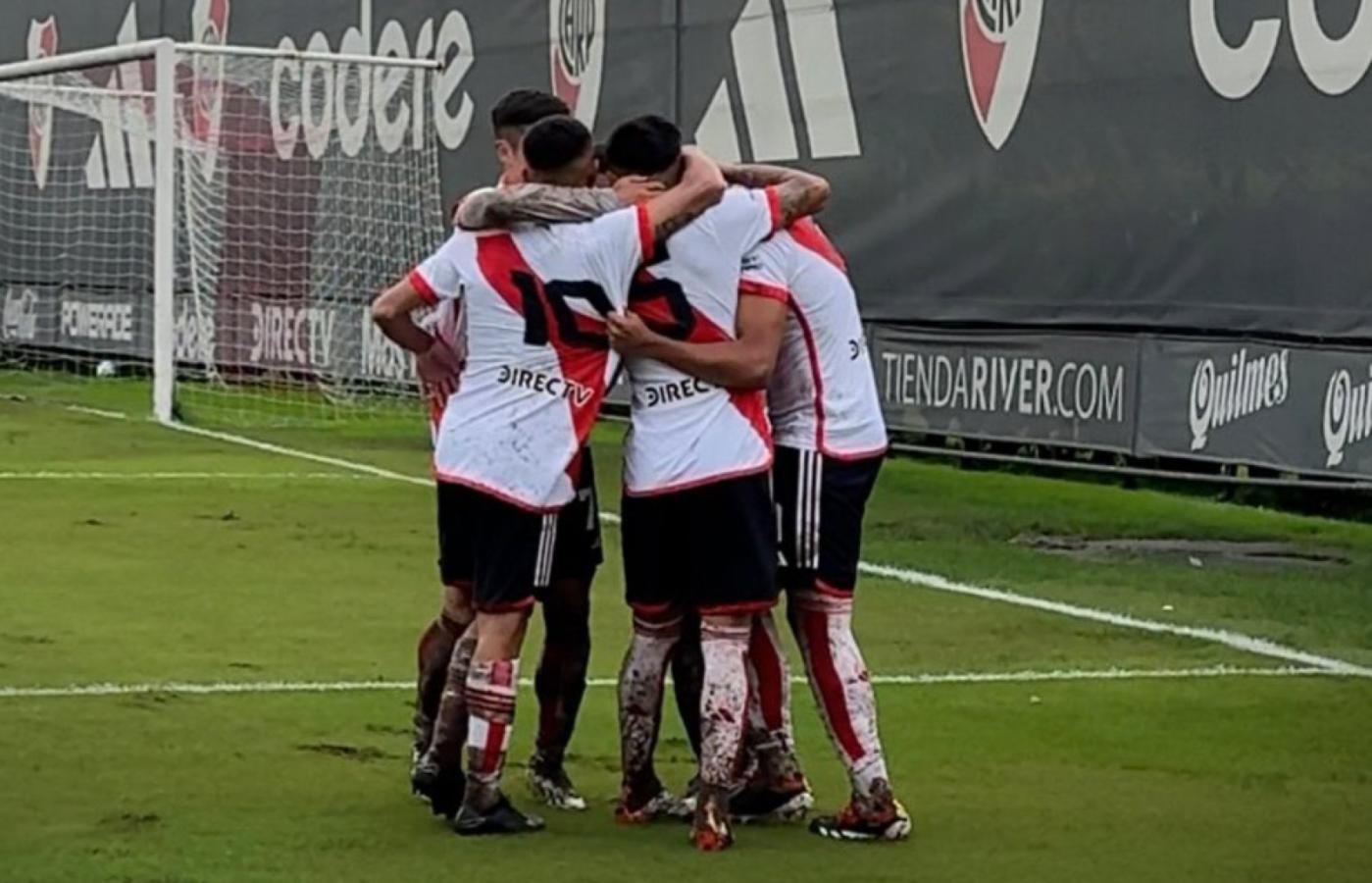 Imagen de Agustín Ruberto anotó un gol en Reserva con Demichelis en la tribuna