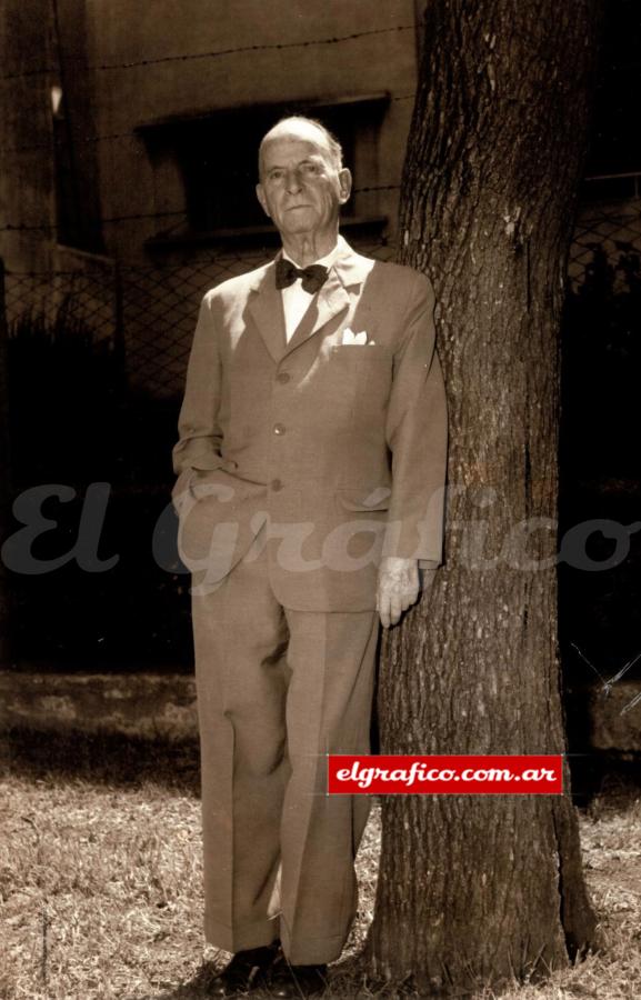 Imagen La última fotografía que El Gráfico le tomara a don Arturo Forrester,en 1957.