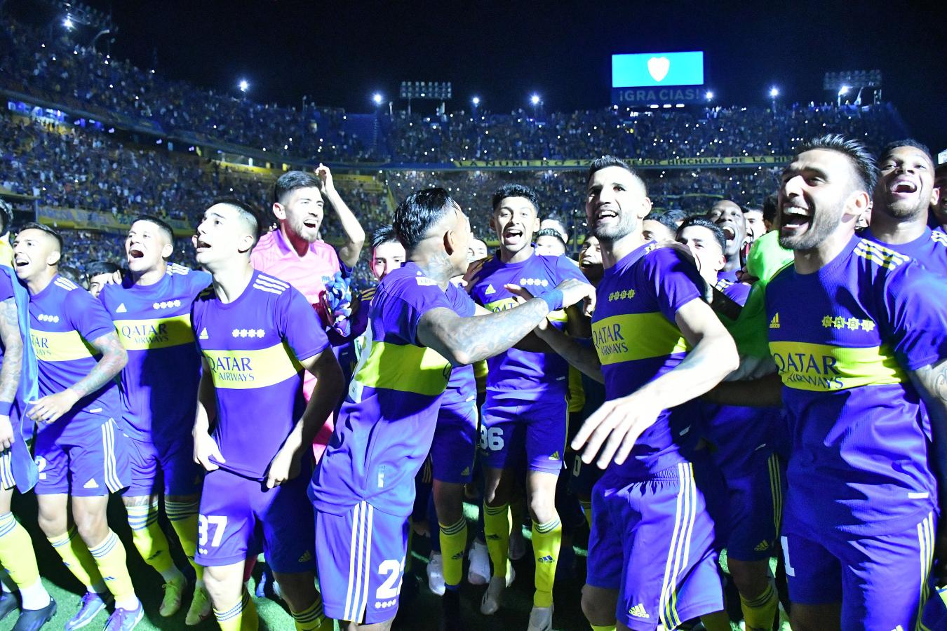 Imagen El primer equipo de Boca ganó dos títulos en este 2021 y cerró el año a puro festejo.