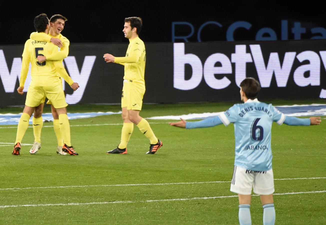 Imagen Denis Suárez pide explicaciones y Villarreal festeja uno de los cuatro tantos. Categórica goleada del submarino amarillo.