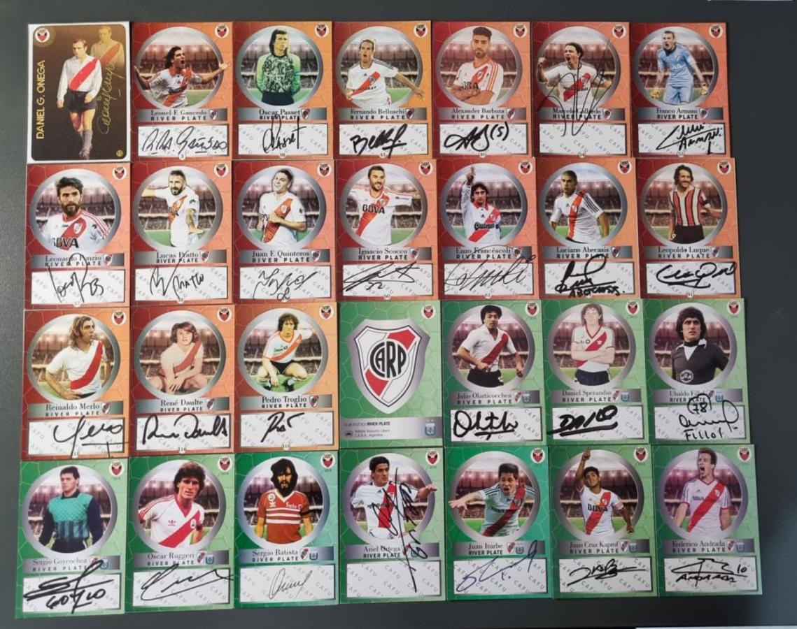 Imagen Algunas de las tarjetas de River en la colección de CAFU