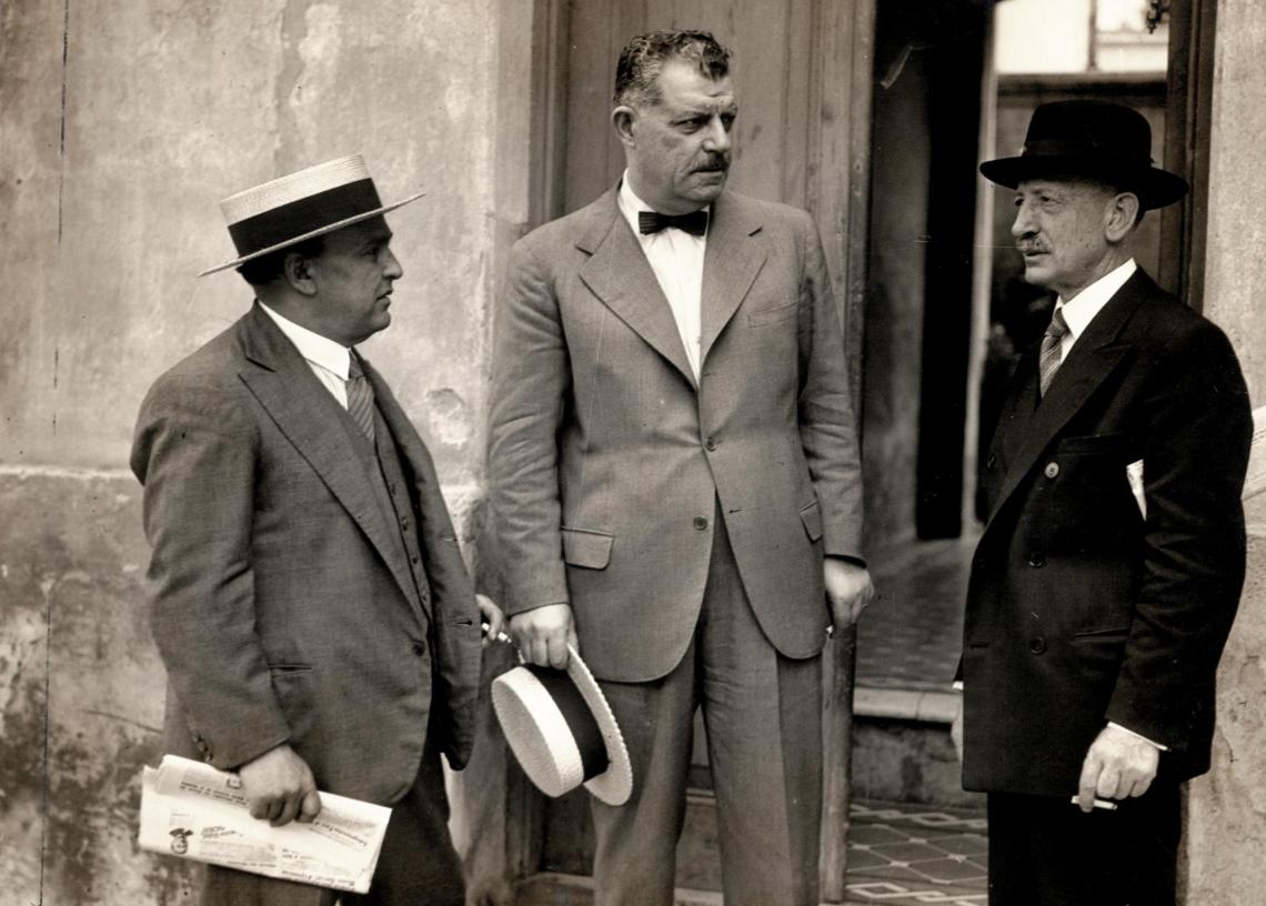 Imagen De izquierda a derecha: Antonio Diez, Arístides A. Langone y Carlos Degiorgi, tesorero, presidente y secretario, respectivamente.