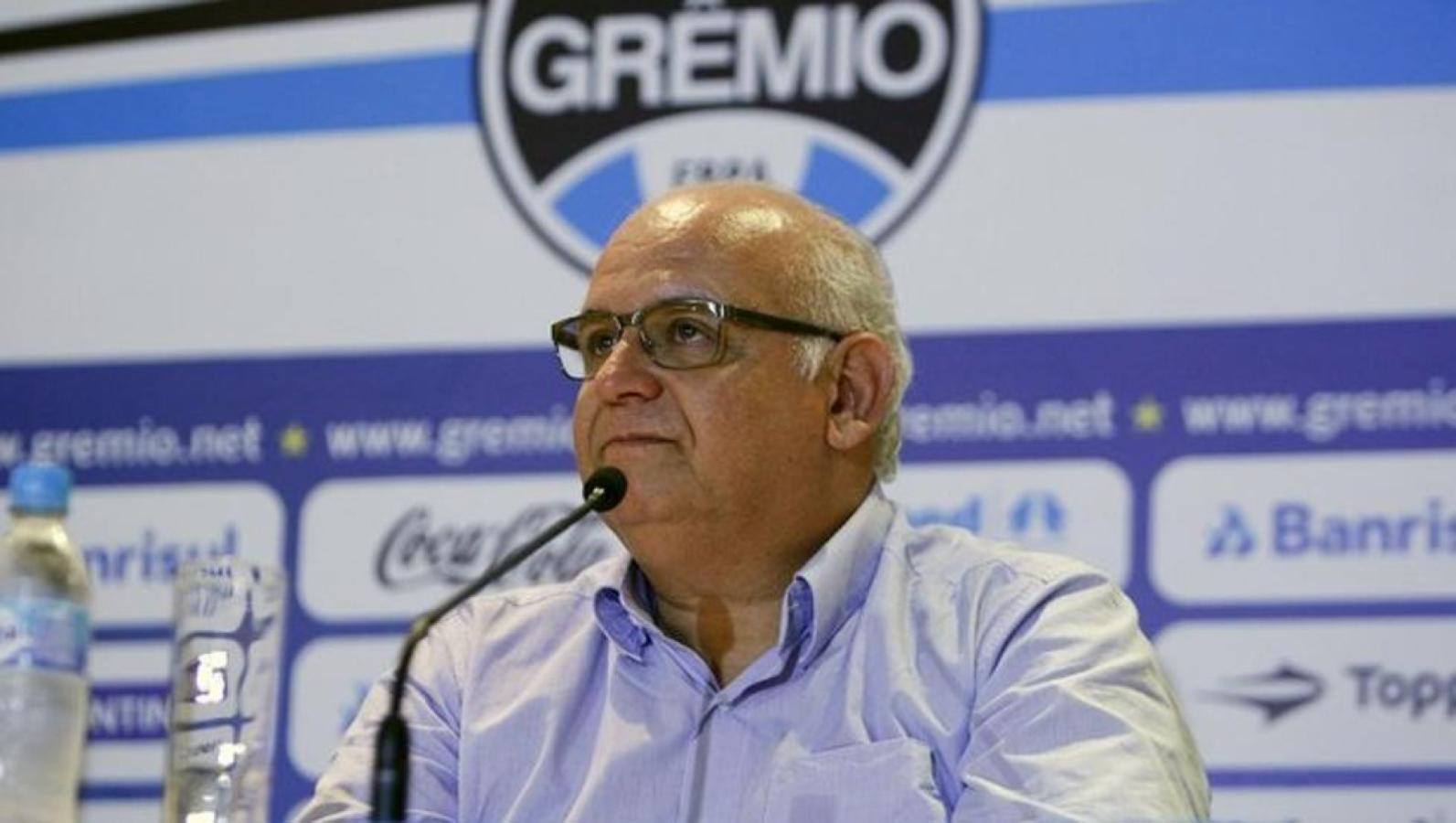 Imagen Romildo Bolzan, presidente del Gremio de Porto Alegre, asegura tener el "si" del delantero.
