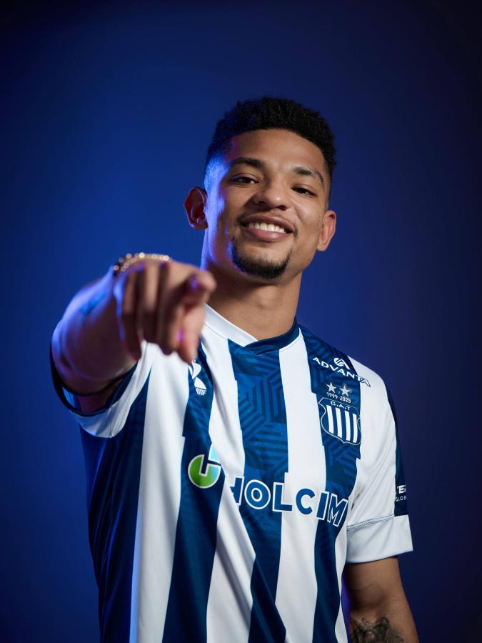 Imagen Diego Valoyes ya posó con la camiseta de Talleres.