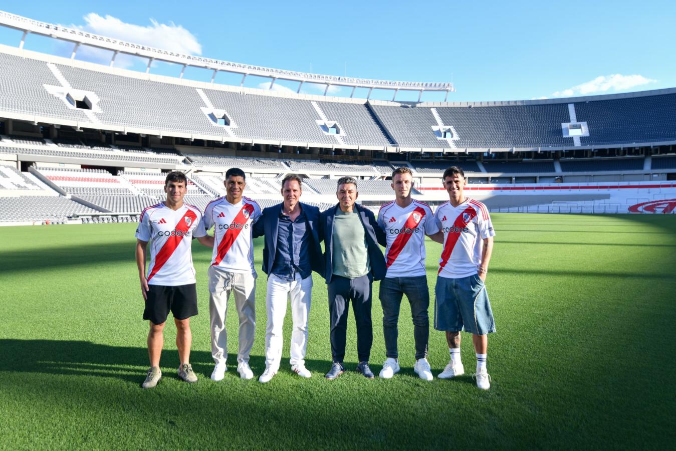 Imagen Los otros 4 refuerzos que cerró River: Tapia, Pérez, Galoppo y Rojas, junto a Brito y Gallardo.
