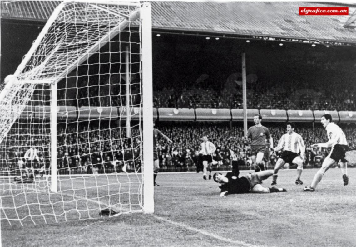 Imagen Artime convierte frente a España en el primer partido de Argentina en el Mundial '66..