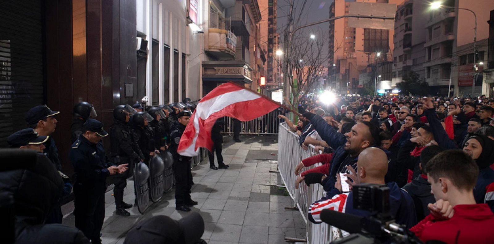 Imagen La gente se hizo escuchar en la sede.