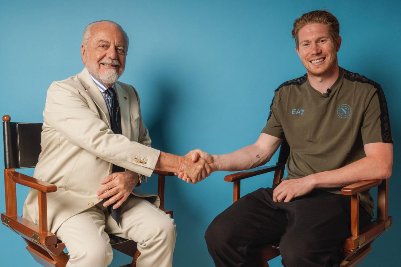 Imagen Aurelio De Laurentiis, presidente de Napoli, le dio la bienvenida a De Bruyne.