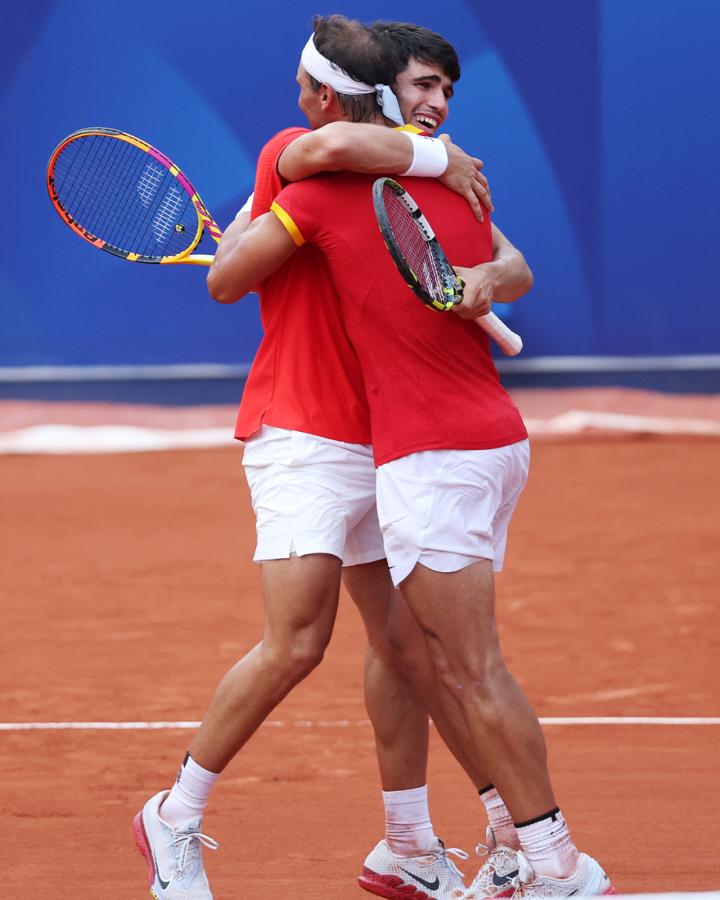 Imagen El abrazo y el desahogo final tras una durísima batalla para dupla española.