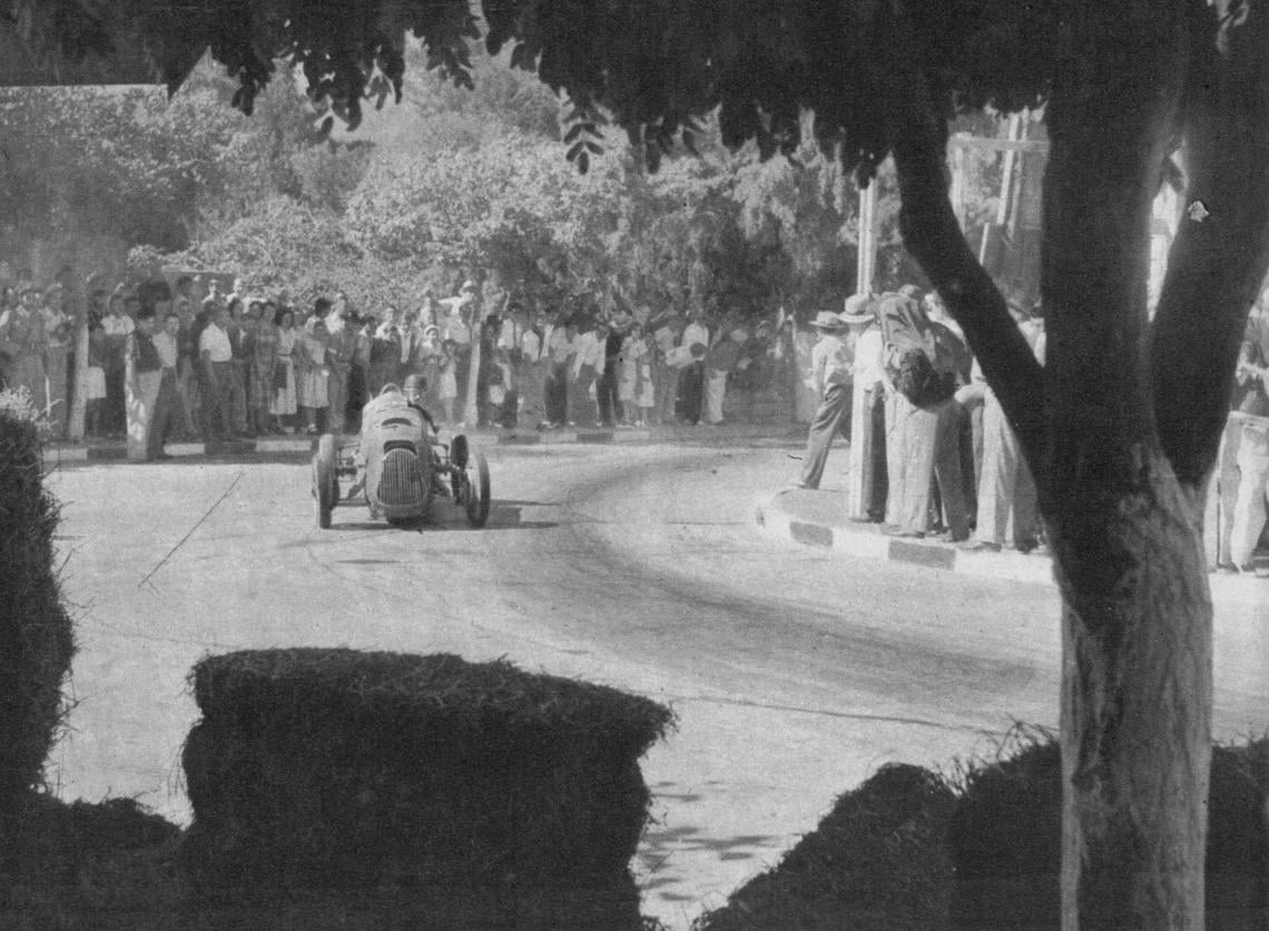 Pablo Birger en una de las curvas cerradas del circuito de La Cumbre en donde por tercera vez se disputó la competencia anual de mecánica nacional.