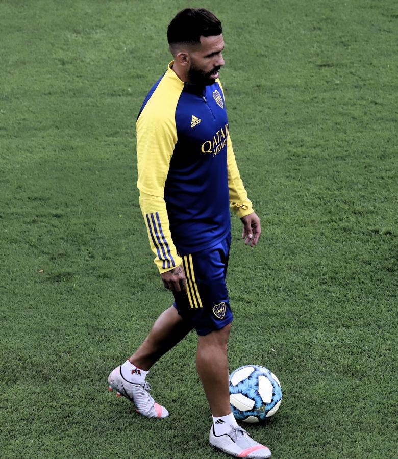 Carlos Tevez entrenó esta mañana en Casa Amarilla