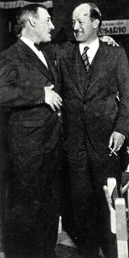 Imagen El ex ministro Duhau y Cazes Irigoyen al encontrarse después de 30 años.
