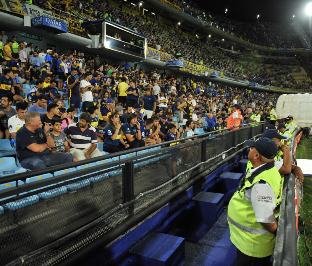 Imagen La dirigencia decidió retirar los acrilicos que se interponían entre la platea y el campo de juego.