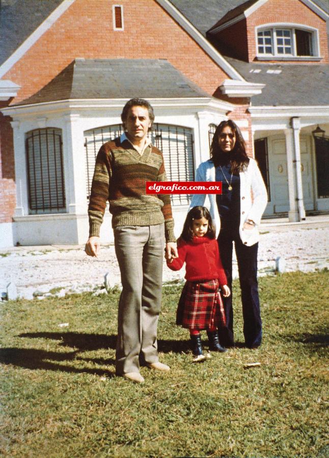 Imagen Su primer matrimonio con Isabel Ferri y su hija Natalia.