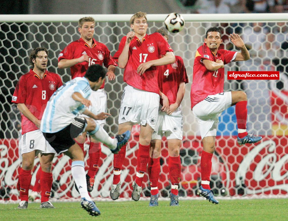 Imagen Golazo a Alemania. Toda la magia de Román para hacer una joya de un tiro libre.