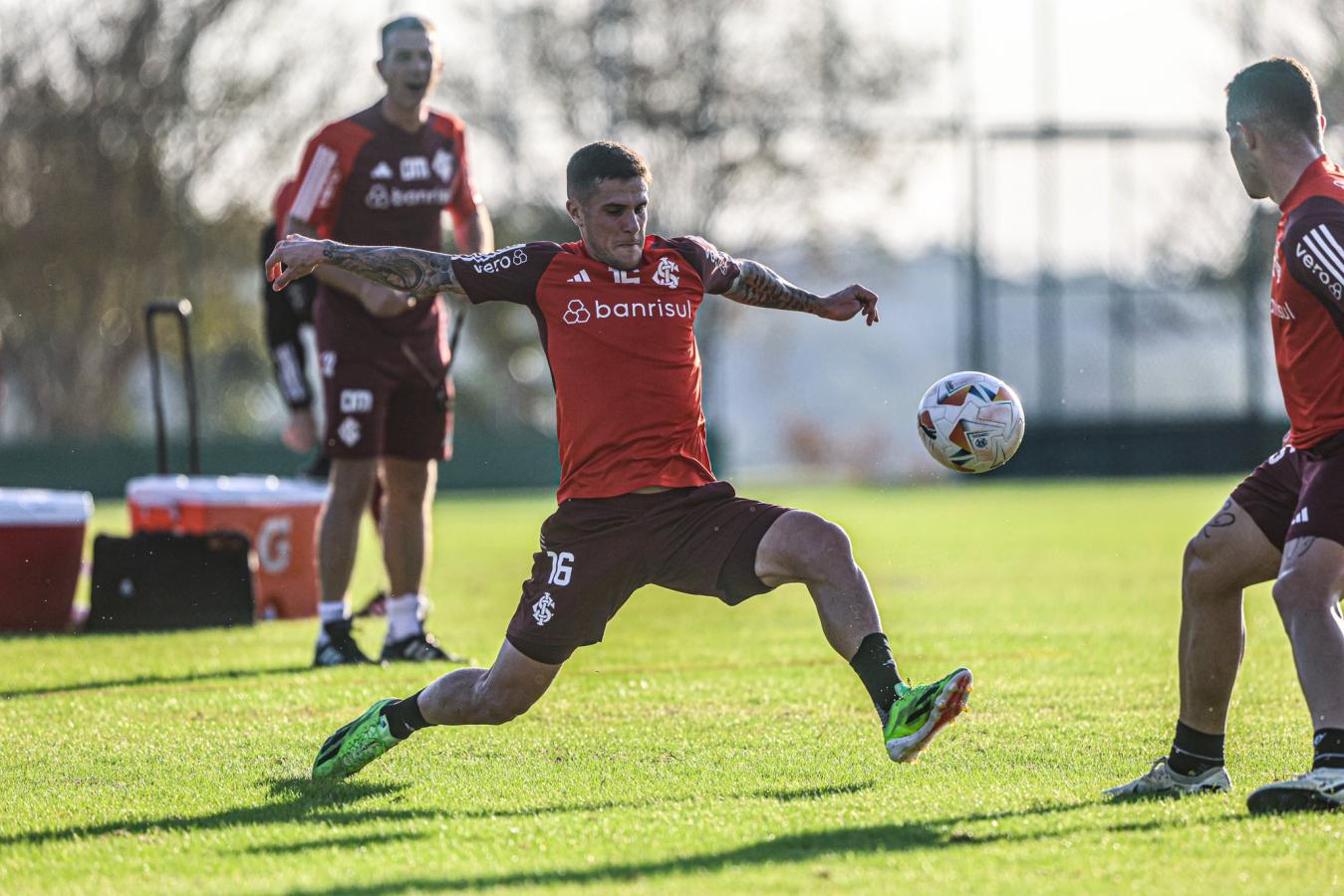 Imagen Fabricio Bustos podría permanecer en Internacional si River no eleva su oferta.