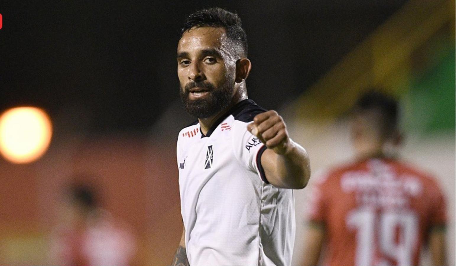 Imagen Herrera hizo un triplete para Independiente (@Independiente)
