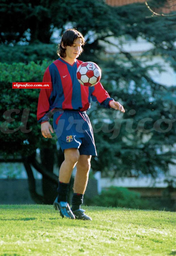 Imagen El rosarino Messi copó Barcelona. Tacos, sombreros, caños, asistencias y golazos fueron su carta de presentación.