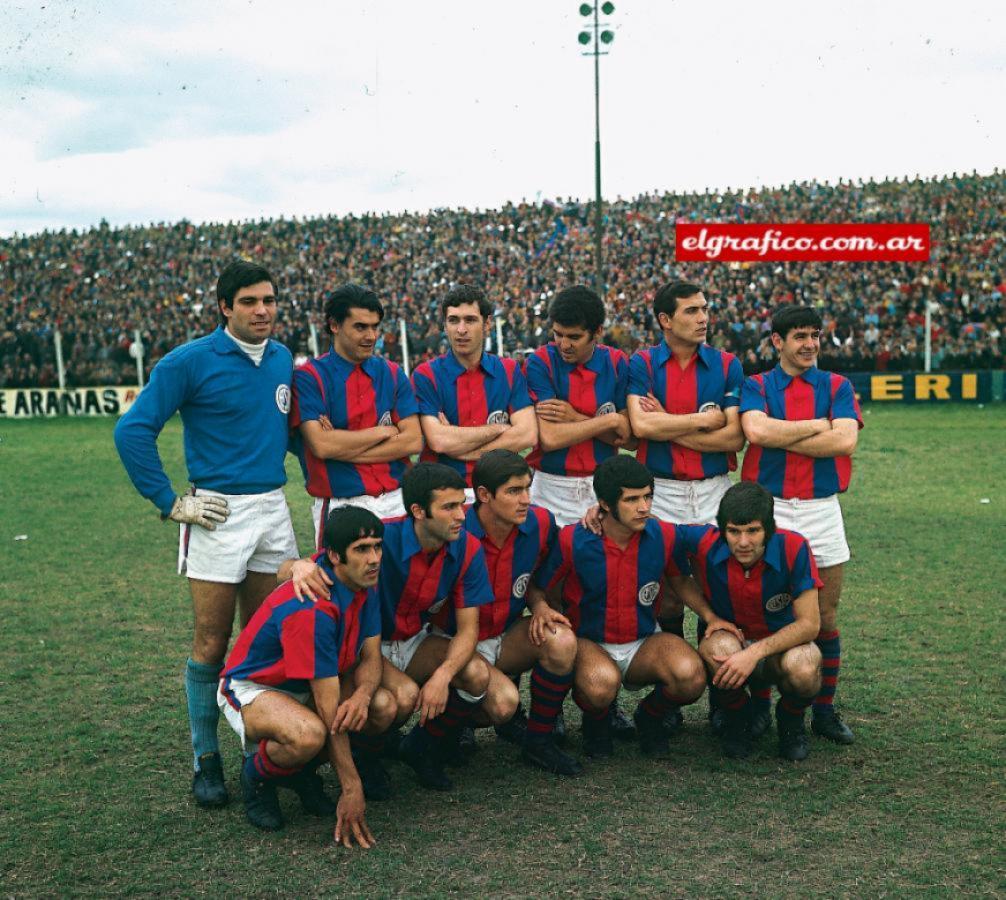 Imagen Los Matadores: Equipo de San Lorenzo de Almagro de 1968: Buttice, Albrecht, Rosl, Telch, Calics y Villar. Pedro González, Veglio, Fischer, Cocco y Veira.