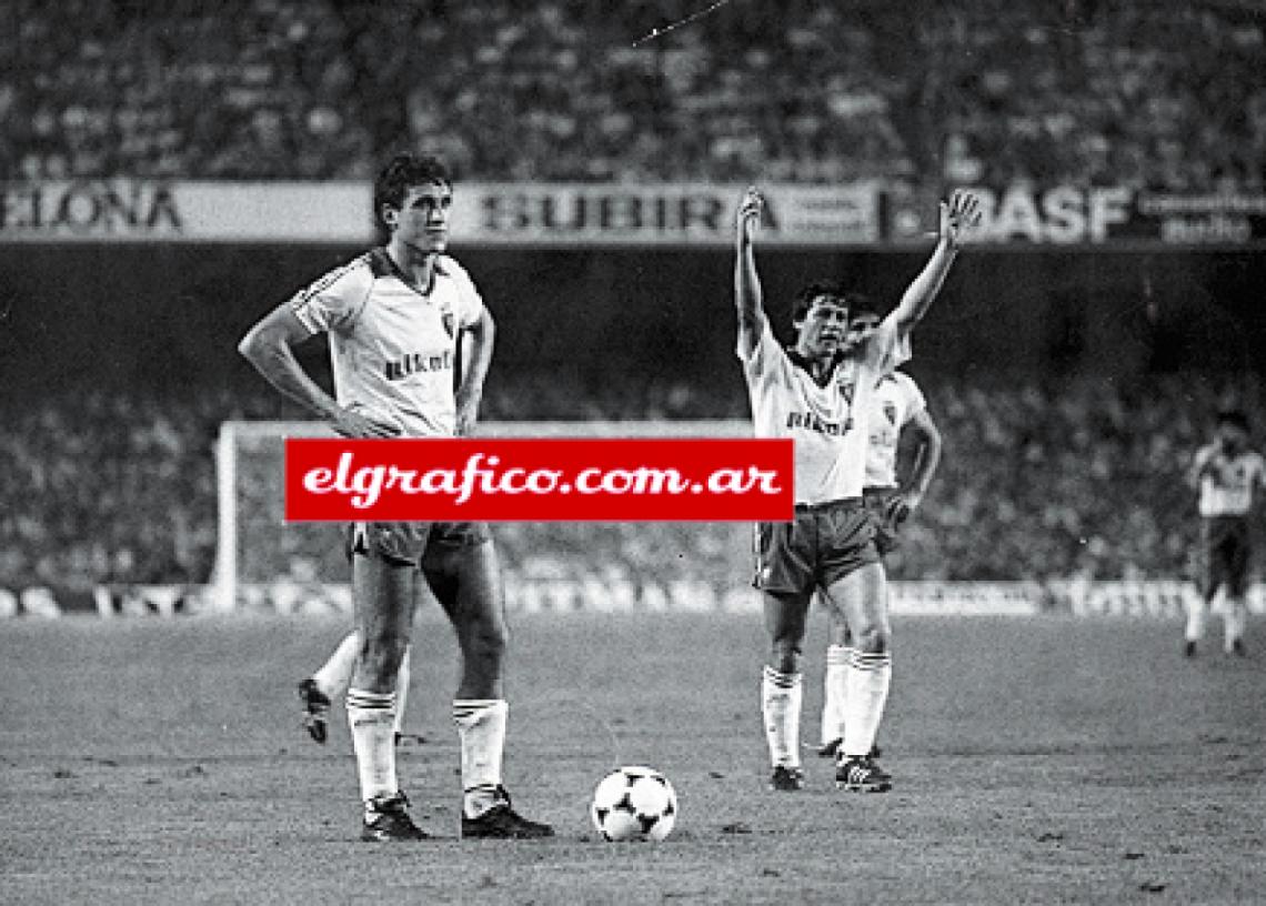 Imagen Con Juan Barbas, en Zaragoza. Allí saltó a la fama, en 1982, tras un inicio difícil en el Alavés. Fue su trampolín al Real Madrid.