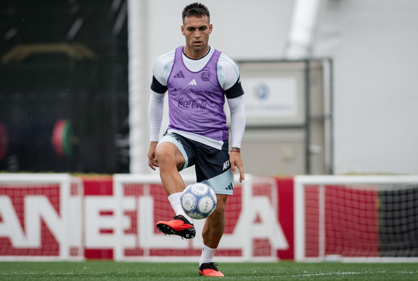 Imagen Lautaro Martínez compartiría la delantera con Julián Álvarez.