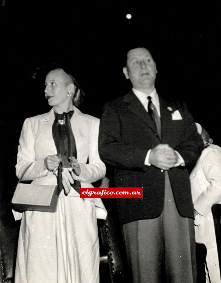 Imagen 25 de Febrero de 1951. Eva y Juan Perón en la inauguraciión de los Juegos Panamericanos en Buenos Aires. Foto Kikuchi.